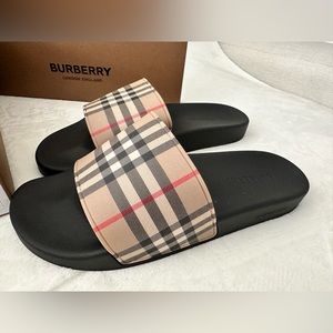 Burberry vintage slides
